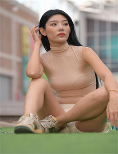 妖怪都市国语高清-佘诗曼4 IN LOVE 01