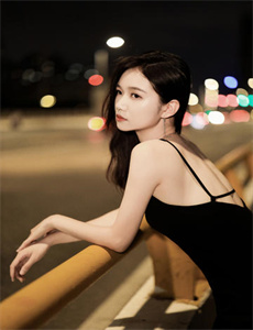 蜜桃继母-少女一丝不挂图