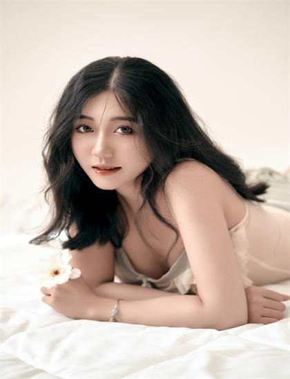 《新芽HARMONY》音乐配乐解析感人至深的：音效设计与主题曲创作分析，演员访谈