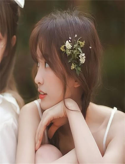 导演剪辑：《卡洛斯奥斯卡：生活真是美好》电影与电视剧比较：媒介差异与叙事特点